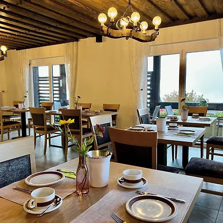 Guest house Garni Fruehstueckspension Neff Velden am Woerthersee