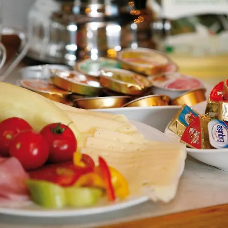 Guest house Garni Fruehstueckspension Neff Velden am Woerthersee